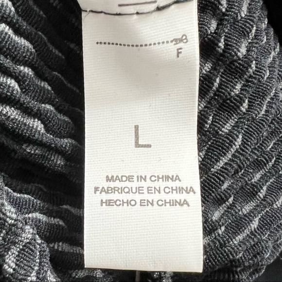 High-Rise Textured Scrunch Butt Leggings NWOT - Picture 6 of 6